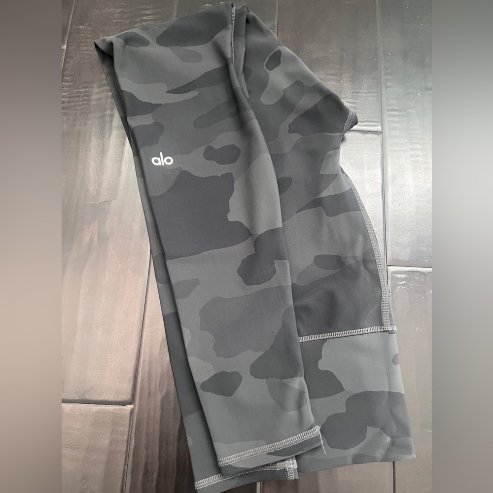 Alo Vapor Camo Leggings
